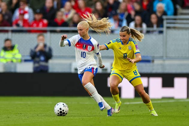 RECORD DATE NOT STATED 9th June 2026; Hill Dickinson Stadium, Liverpool, Merseyside, England; Womens World Cup Qualifier Football, England versus Ukraine; Laura Blindkilde Brown of England Women is tracked by Maryna Shaynyuk of Ukraine Women RogerxEvans