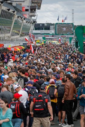 24 HEURES DU MANS 2026 - TUESDAY Spectators, fans, crowd, pit walk during the 24 Hours of Le Mans 2026, 3rd round of the 2026 FIA World Endurance Championship, on June 9, 2026 on the Circuit des 24 Heures du Mans in Le Mans, France - Le MansFrance  Copyright: xPauloxMariax