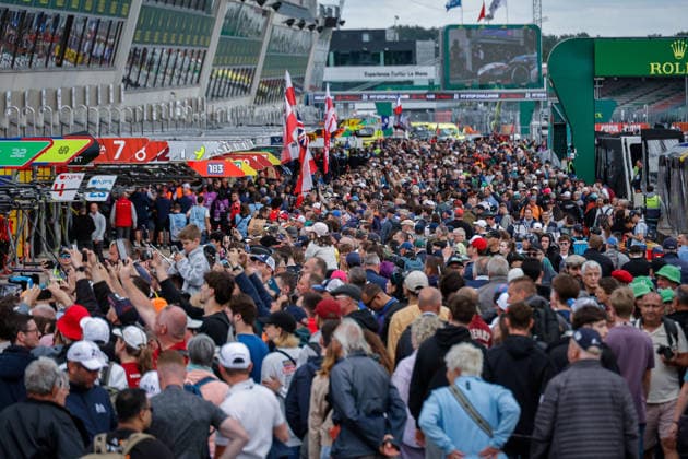 24 HEURES DU MANS 2026 - TUESDAY Spectators, fans, crowd, pit walk during the 24 Hours of Le Mans 2026, 3rd round of the 2026 FIA World Endurance Championship, on June 9, 2026 on the Circuit des 24 Heures du Mans in Le Mans, France - Le MansFrance  Copyright: xPauloxMariax