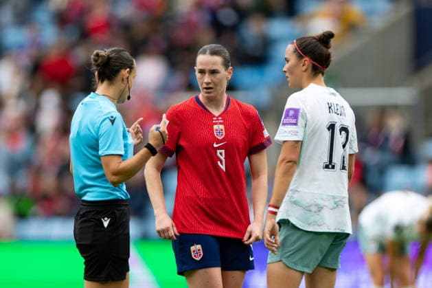 OSLO, NORWAY - JUNE 09: Elisabeth Terland of Norway are seen with the referee during the FIFA Womens World Cup 2027 Qualifier match between Norway and Austria at Ullevaal Stadium on June 09, 2026 in Oslo, Norway. (Photo by Ane Frosaker Sports Press Photo)  Copyright: xAnexFrosakerx xSPPx Sportspressphoto_SPR164138