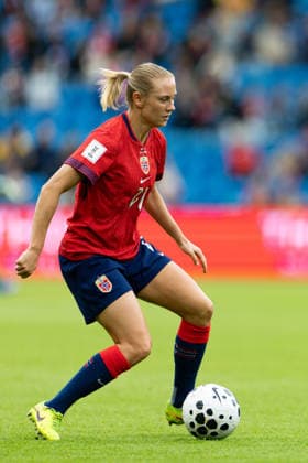 OSLO, NORWAY - JUNE 09: Lisa Naalsund of Norway controls the ball during the FIFA Womens World Cup 2027 Qualifier match between Norway and Austria at Ullevaal Stadium on June 09, 2026 in Oslo, Norway. (Photo by Ane Frosaker Sports Press Photo)  Copyright: xAnexFrosakerx xSPPx Sportspressphoto_SPR164143