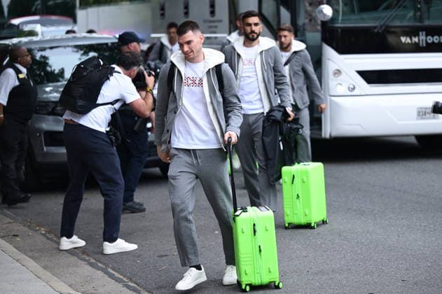 Alexandria, USA, 090626. Player Dominik Livakovic has arrived with the Croatian national football team at the AKA hotel in the base camp where they will be accommodated during the FIFA World Cup, WM, Weltmeisterschaft, Fussball Photo: Boris Kovacev CROPIX Copyright: xxBorisxKovacevx xCROPIXx reprezentacija_dolazak17-090626
