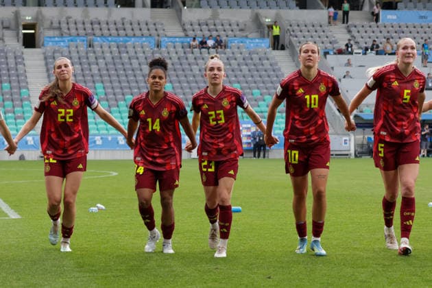 09 06 2026, xgrfx, Soccer World Cup Qualification Women, Slovenia Germany f l Jule Brand, Shekiera Martinez, Sophia Kleinherne, Larissa Mühlhaus, Camilla Küver celebrate the victory against Slovenia with the fans German womens national team DFL DFB REGULATIONS PROHIBIT ANY USE OF PHOTOGRAPHS as IMAGE SEQUENCES and or QUASI VIDEO Ljubljana