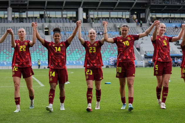 09 06 2026, xgrfx, Soccer World Cup Qualification Women, Slovenia Germany f l Jule Brand, Shekiera Martinez, Sophia Kleinherne, Larissa Mühlhaus, Camilla Küver celebrate the victory against Slovenia with the fans German womens national team DFL DFB REGULATIONS PROHIBIT ANY USE OF PHOTOGRAPHS as IMAGE SEQUENCES and or QUASI VIDEO Ljubljana