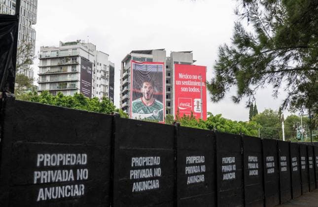 Soccer, men, 2025 26 season, FIFA Word Cup 2026 in Mexico, Canada and USA, Mexico City two days local time before the opening match, in the picture advertising for the World Cup in the Roma Norte district, 09 06 2026, Copyright: xMatthiasxKochx