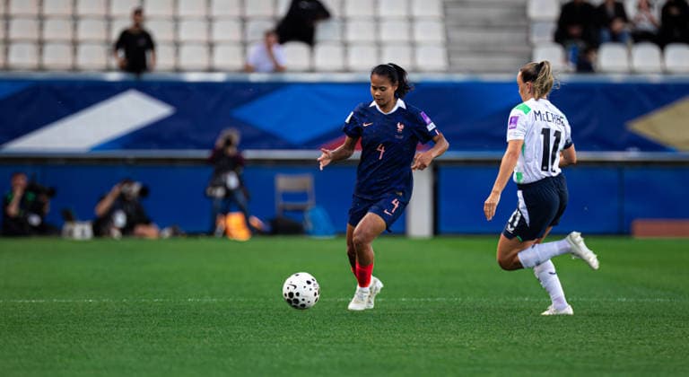 Alice Sombath (4 France) in action during FIFA Women s World Cup 2027 Qualifiers game between France and Republic of Ireland at Alpes Stadium in Grenoble, France  Copyright: xConstancexBugautx xSPPx Sportspressphoto_SPR164164