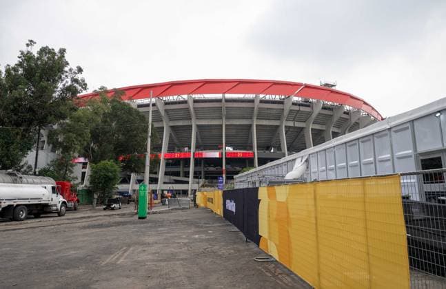 Soccer, men, 2025 26 season, FIFA Word Cup 2026 in Mexico, Canada and USA, Mexico City two days local time before the opening match, in the picture in the Aztec stadium Estadio Banorte preparations are still underway, on the right the media center, 09 06 2026, Copyright: xMatthiasxKochx