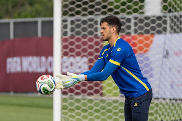 Bosnia and Herzegovina Training Day - 2026 FIFA World Cup, WM, Weltmeisterschaft, Fussball Mladen JURKAS 12 of Bosnia and Herzegovina national football team warms-up during the training day ahead the 2026 FIFA World Cup Group B match against Canada at Centennial Park. on June 9, 2026 in Toronto, Canada. (Photo by Leonardo Ramirez Eyepix Group) Copyright: xLeonardoxRamirezx xEyepixxGroupx LR09062026-00672