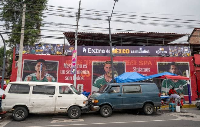 Soccer, men, 2025 26 season, FIFA Word Cup 2026 in Mexico, Canada and USA, Mexico City two days local time before the opening match, in the picture roof terrace of a bar opposite the Aztec stadium Estadio Banorte, 09 06 2026, Copyright: xMatthiasxKochx