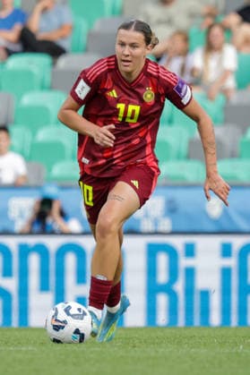 09 06 2026, xgrfx, Soccer World Cup Qualification Women, Slovenia Germany v l Larissa Mühlhaus German Womens National Team DFL DFB REGULATIONS PROHIBIT ANY USE OF PHOTOGRAPHS as IMAGE SEQUENCES and or QUASI VIDEO Ljubljana