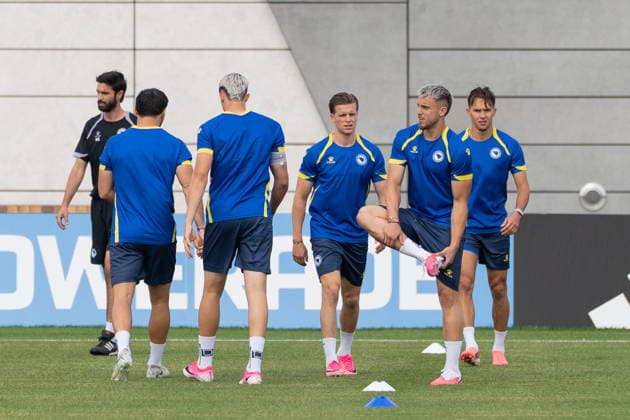 June 9, 2026, Toronto, Ciudad de Mexico, Canada: Bosnia and Herzegovina national football team warms-up during the training day ahead the 2026 FIFA World Cup, WM, Weltmeisterschaft, Fussball Group B match against Canada at Centennial Park. on June 9, 2026 in Toronto, Canada. Toronto Canada - ZUMAe321 20260609_zsa_e321_126 Copyright: xLeonardoxRamirezx