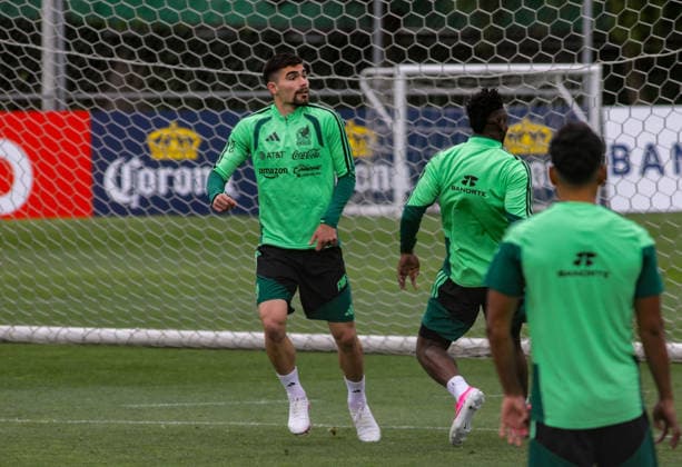 Mexico national team, Nationalteam Training Day - 2026 FIFA World Cup, WM, Weltmeisterschaft, Fussball Johan Vasquez of Mexican national football team warms-up during the training day ahead the 2026 FIFA World Cup Group A match against South Africa at High Performance Center (CAR). on June 9, 2026 in Mexico City, Mexico. (Photo by Ian Robles Eyepix Group) Copyright: xIanxRoblesx xEyepixxGroupx EL_09062026_186151JPEG