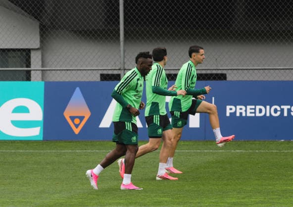 June 9, 2026, Mexico City, Ciudad de Mexico, Mexico: Julian QuioÂ±ones and oÂlvaro Fidalgo of Mexican national football team warms-up during the training day ahead the 2026 FIFA World Cup, WM, Weltmeisterschaft, Fussball Group A match against South Africa at High Performance Center (CAR). on June 9, 2026 in Mexico City, Mexico. Mexico City Mexico - ZUMAe321 20260609_zsa_e321_155 Copyright: xIanxRoblesx