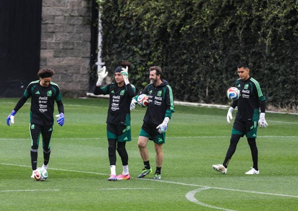 June 9, 2026, Mexico City, Ciudad de Mexico, Mexico: Goalkeepers Guillermo Ochoa, Carlos Acevedo of Mexican national football team during the training day ahead the 2026 FIFA World Cup, WM, Weltmeisterschaft, Fussball Group A match against South Africa at High Performance Center (CAR). on June 9, 2026 in Mexico City, Mexico. Mexico City Mexico - ZUMAe321 20260609_zsa_e321_160 Copyright: xIanxRoblesx