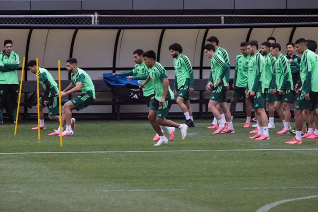 June 9, 2026, Mexico City, Ciudad de Mexico, Mexico: Mexican national football team warms-up during the training day ahead the 2026 FIFA World Cup, WM, Weltmeisterschaft, Fussball Group A match against South Africa at High Performance Center (CAR). on June 9, 2026 in Mexico City, Mexico. Mexico City Mexico - ZUMAe321 20260609_zsa_e321_164 Copyright: xIanxRoblesx