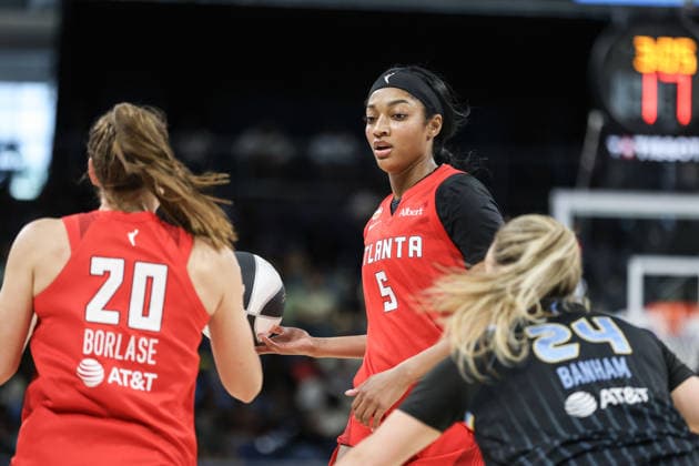 CHICAGO, USA - June 9: Angel Reese (5 Atlanta Dream) passes the ball during the WNBA, Basketball Damen, USA Commissionerâ??s Cup game between the Chicago Sky and Atlanta Dream at Wintrust Arena on Tuesday, June 9 in Chicago, USA Copyright: xShainaxBenhiyoun SPPx Sportspressphoto_SPR164194