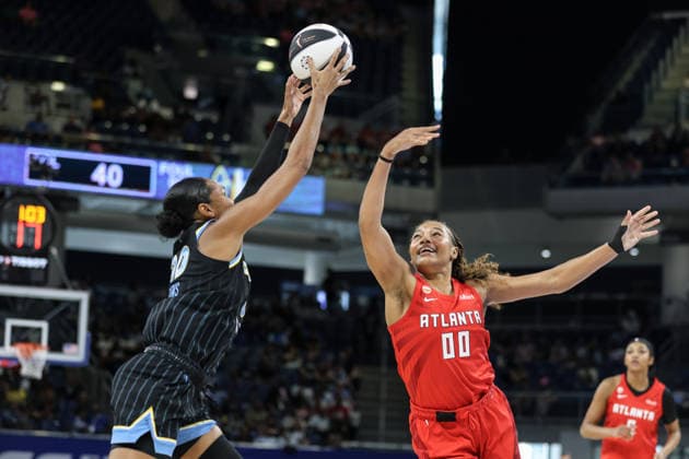CHICAGO, USA - June 9: Azura Stevens (30 Chicago Sky) grabs the rebound during the WNBA, Basketball Damen, USA Commissionerâ??s Cup game between the Chicago Sky and Atlanta Dream at Wintrust Arena on Tuesday, June 9 in Chicago, USA Copyright: xShainaxBenhiyoun SPPx Sportspressphoto_SPR164196