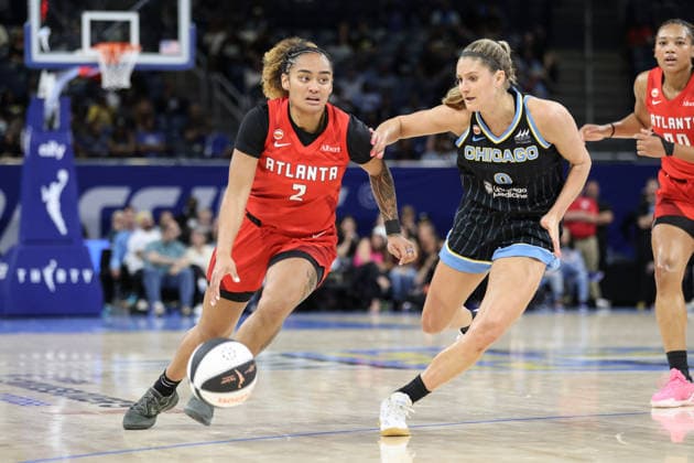 CHICAGO, USA - June 9: Te-Hina Paopao (2 Atlanta Dream) drives to the basket during the WNBA, Basketball Damen, USA Commissionerâ??s Cup game between the Chicago Sky and Atlanta Dream at Wintrust Arena on Tuesday, June 9 in Chicago, USA Copyright: xShainaxBenhiyoun SPPx Sportspressphoto_SPR164189