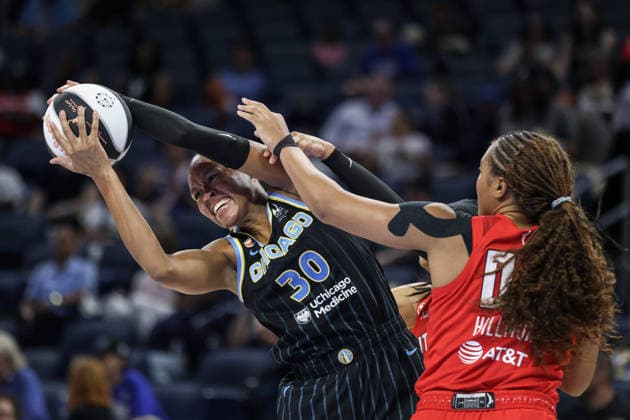 CHICAGO, USA - June 9: Azura Stevens (30 Chicago Sky) in action during the WNBA, Basketball Damen, USA Commissionerâ??s Cup game between the Chicago Sky and Atlanta Dream at Wintrust Arena on Tuesday, June 9 in Chicago, USA Copyright: xShainaxBenhiyoun SPPx Sportspressphoto_SPR164206