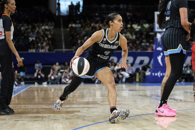 CHICAGO, USA - June 9: Skylar Diggins (4 Chicago Sky) in action during the WNBA, Basketball Damen, USA Commissionerâ??s Cup game between the Chicago Sky and Atlanta Dream at Wintrust Arena on Tuesday, June 9 in Chicago, USA Copyright: xShainaxBenhiyoun SPPx Sportspressphoto_SPR164214