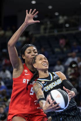 CHICAGO, USA - June 9: Natasha Cloud (9 Chicago Sky) defended by Angel Reese (5 Atlanta Dream) during the WNBA, Basketball Damen, USA Commissionerâ??s Cup game between the Chicago Sky and Atlanta Dream at Wintrust Arena on Tuesday, June 9 in Chicago, USA Copyright: xShainaxBenhiyoun SPPx Sportspressphoto_SPR164222
