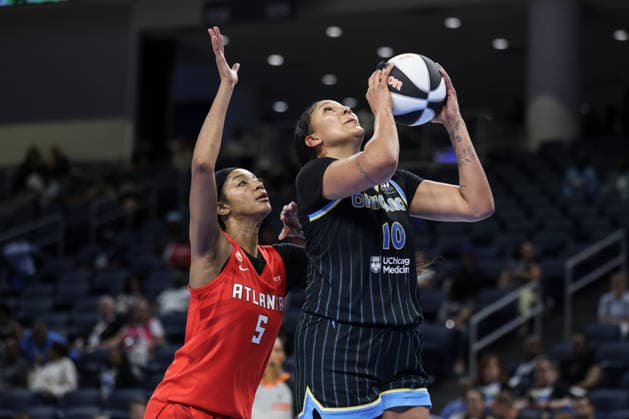 CHICAGO, USA - June 9: Kamilla Cardoso (10 Chicago Sky) shoots the ball during the WNBA, Basketball Damen, USA Commissionerâ??s Cup game between the Chicago Sky and Atlanta Dream at Wintrust Arena on Tuesday, June 9 in Chicago, USA Copyright: xShainaxBenhiyoun SPPx Sportspressphoto_SPR164228