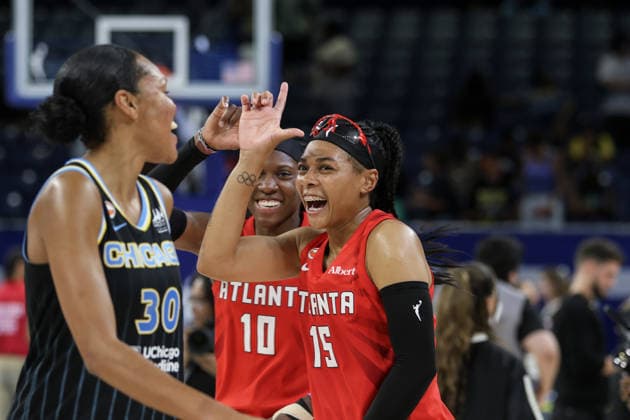 CHICAGO, USA - June 9: Allisha Gray (15 Atlanta Dream) and Rhyne Howard (10 Atlanta Dream) laugh with Azura Stevens (30 Chicago Sky) after the WNBA, Basketball Damen, USA Commissionerâ??s Cup game between the Chicago Sky and Atlanta Dream at Wintrust Arena on Tuesday, June 9 in Chicago, USA Copyright: xShainaxBenhiyoun SPPx Sportspressphoto_SPR164231