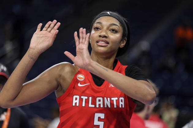 CHICAGO, USA - June 9: Angel Reese (5 Atlanta Dream) waves to the fans after the WNBA, Basketball Damen, USA Commissionerâ€™s Cup game between the Chicago Sky and Atlanta Dream at Wintrust Arena on Tuesday, June 9 in Chicago, USA  Copyright: xShainaxBenhiyoun SPPx Sportspressphoto_SPR164234