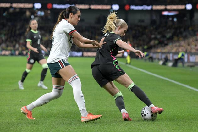 Australia Vs Mexico in Parramatta - 09 Jun 2026 Nina Nicosia (L) of Mexico women football team and Kaitlyn Torpey (R) of Australia women football team seen in action during the women s International Friendly, Länderspiel, Nationalmannschaft match between Australia and Mexico held at Commbank Stadium. Final score; Australia 3:1 Mexico. Parramatta Australia Copyright: xLuisxVeniegrax xSOPAxImagesx 20260609_A-Leagues_LuisVeniegra4167