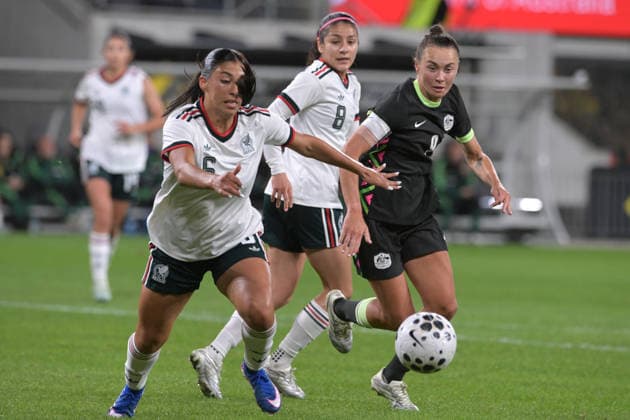 Australia Vs Mexico in Parramatta - 09 Jun 2026 Reyna Reyes (L), Alexia Delgado (C) of Mexico women football team and Caitlin Foord (R) of Australia women football team seen in action during the women s International Friendly, Länderspiel, Nationalmannschaft match between Australia and Mexico held at Commbank Stadium. Final score; Australia 3:1 Mexico. Parramatta Australia Copyright: xLuisxVeniegrax xSOPAxImagesx 20260609_A-Leagues_LuisVeniegra1861