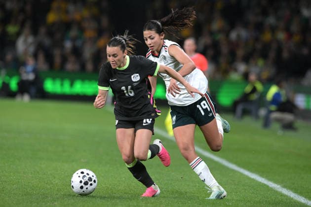 Australia Vs Mexico in Parramatta - 09 Jun 2026 Hayley Raso (L) of Australia women football team and Montserrat Saldivar (R) of Mexico women football team seen in action during the women s International Friendly, Länderspiel, Nationalmannschaft match between Australia and Mexico held at Commbank Stadium. Final score; Australia 3:1 Mexico. Parramatta Australia Copyright: xLuisxVeniegrax xSOPAxImagesx 20260609_A-Leagues_LuisVeniegra2101