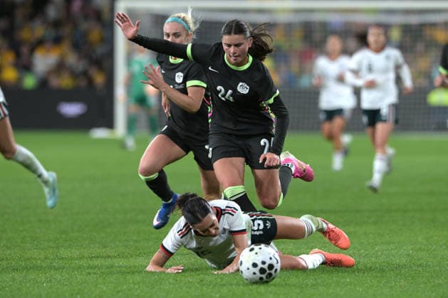 Australia Vs Mexico in Parramatta - 09 Jun 2026 Jasmine Casarez (front) of Mexico women football team and Charlize Rule (back) of Australia women football team seen in action during the women s International Friendly, Länderspiel, Nationalmannschaft match between Australia and Mexico held at Commbank Stadium. Final score; Australia 3:1 Mexico. Parramatta Australia Copyright: xLuisxVeniegrax xSOPAxImagesx 20260609_A-Leagues_LuisVeniegra2184