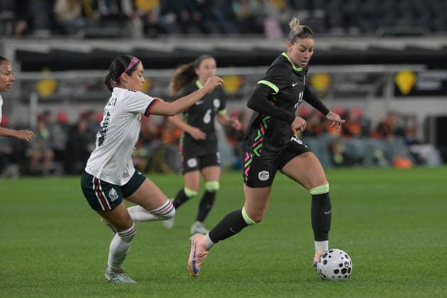 June 9, 2026, Parramatta, Australia: Greta Espinoza (L) of Mexico women football team and Alanna Kennedy (R) of Australia women football team seen in action during the women s International Friendly, Länderspiel, Nationalmannschaft match between Australia and Mexico held at Commbank Stadium. Final score; Australia 3:1 Mexico. Parramatta Australia - ZUMAs197 20260609_aaa_s197_214 Copyright: xLuisxVeniegrax