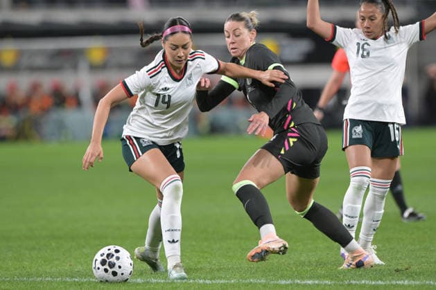 June 9, 2026, Parramatta, Australia: Greta Espinoza (L) of Mexico women football team and Alanna Kennedy (R) of Australia women football team seen in action during the women s International Friendly, Länderspiel, Nationalmannschaft match between Australia and Mexico held at Commbank Stadium. Final score; Australia 3:1 Mexico. Parramatta Australia - ZUMAs197 20260609_aaa_s197_219 Copyright: xLuisxVeniegrax