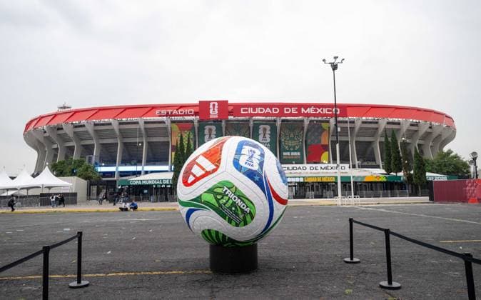Soccer, men, 2025 26 season, FIFA Word Cup 2026 in Mexico, Canada and USA, Mexico City two days local time before the opening match, in the picture Aztec stadium Estadio Banorte and World Cup ball, 09 06 2026, Copyright: xMatthiasxKochx