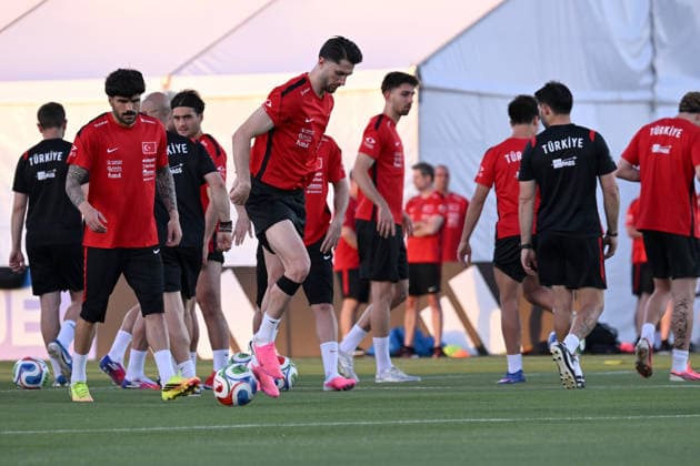 Turkiye continues World Cup preparations in Arizona ahead of Australia opener MESA, ARIZONA, US - JUNE 09: Eren Elmali and Ismail Yuksek of the Turkish national football team attend the training session at the Arizona Athletic Grounds in Mesa, Arizona, United States on June 09, 2026. Turkiye s national football team continued its preparations for the 2026 FIFA World Cup, WM, Weltmeisterschaft, Fussball with a training session. Turkiye will open Group D play against Australia on June 13 at BC Place Stadium in Vancouver, Canada at 9 p.m. local time (0400GMT on June 14). Tayfun Coskun Anadolu Arizona United States. Editorial use only. Please get in touch for any other usage.  Copyright: x2026xAnadoluxTayfunxCoskunx