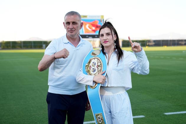 Turkiye continues World Cup preparations in Arizona ahead of Australia opener MESA, ARIZONA, US - JUNE 09: Turkish Football Federation (TFF) President Ibrahim Haciosmanoglu (L) and IBF Lightweight World Champion boxer Elif Nur Turhan (R) pose for a photo during the Turkish National Football Team s training session at the Arizona Athletic Grounds in Mesa, Arizona, United States on June 09, 2026. Turkiye will open Group D play against Australia on June 13 at BC Place Stadium in Vancouver, Canada at 9 p.m. local time (0400GMT on June 14). Tayfun Coskun Anadolu Arizona United States. Editorial use only. Please get in touch for any other usage.  Copyright: x2026xAnadoluxTayfunxCoskunx