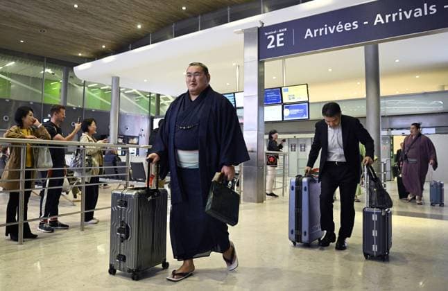 Sumo: Paris tournament Sumo grand champion Hoshoryu arrives at Charles de Gaulle Airport near Paris on June 9, 2026, for a June 13-14 tournament in the French capital. About 130 wrestlers and staff will take part in the Japan Sumo Association s event, third in Paris after 1986 and 1995.  A14AA0005618136P