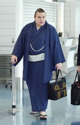Sumo: Paris tournament Sumo wrestler Aonishiki is pictured at Haneda airport in Tokyo on June 10, 2026, before flying to France for a June 13-14 sumo tournament in Paris. About 130 wrestlers and staff members will participate in the Japan Sumo Association s event, the third in Paris since 1986 and 1995. Half of the participants have already arrived in the French capital.  A14AA0005618155P