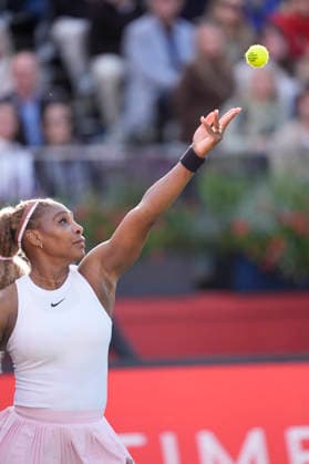 HSBC Championships - Day Two Serena Williams competes during the round of 16 doubles match at The HSBC Championships 2026 women s tennis tournament at The Queen s Club in London, England, on June 9, 2026. London Greater London United Kingdom  Copyright: xOwenxHammondx originalFilename:hammond-thehsbcc260609_npb5f.jpg
