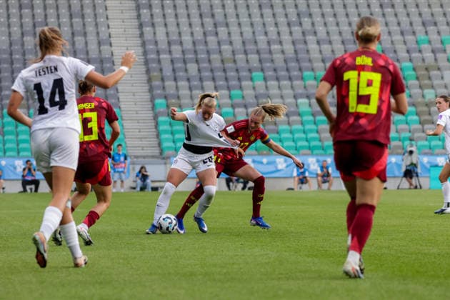 09 06 2026, xgrfx, Soccer World Cup Qualification Women, Slovenia Germany v l Zara Kramzar Slovenia , Janina Minge German Womens National Team DFL DFB REGULATIONS PROHIBIT ANY USE OF PHOTOGRAPHS as IMAGE SEQUENCES and or QUASI VIDEO Ljubljana