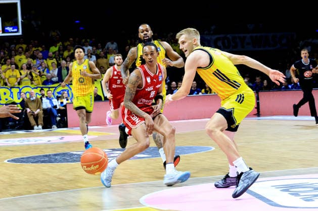DEU, easyCredit BBL, ALBA vs Bamberg, 09 06 2026, Max Schmeling Halle, Berlin, DEU, easyCredit BBL, ALBA vs Bamberg, pictured Sam Griesel ALBA Berlin 5 , J Wan Roberts ALBA Berlin 13 , Austin Crowley Bamberg 85 nordphotoxGmbHx xEngler nph00076