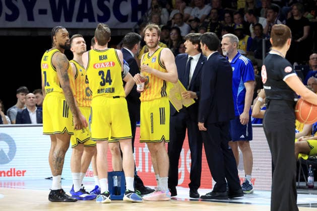 DEU, easyCredit BBL, ALBA vs. Bamberg, 09 06 2026, Max Schmeling Halle, Berlin, DEU, easyCredit BBL, ALBA vs. Bamberg, in the picture CHEFTRAINER Pedro Calles ALBA Berlin , ALBA player circle nordphotoxGmbHx xEngler nph00076