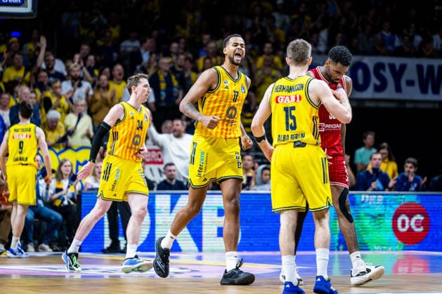 Basketball Berlin 019 06 2026 Season 2025 2026 EasyCredit BBL 1 Bundesliga Men, Men Playoffs Semifinals Game 5 Alba Berlin BMA365 Bamberg Baskets Alba wins Game 5Norris Agbakoko Alba Berlin, No 17 Cheers