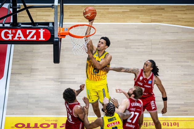 Basketball Berlin 019 06 2026 Season 2025 2026 EasyCredit BBL 1 Bundesliga Men, Men Playoffs Semifinal Game 5 Alba Berlin BMA365 Bamberg Baskets Michael Rataj Alba Berlin, No 21 Mike Austin Crowley Bamberg, No 85 Demarcus Demonia Bamberg, No 08 Moritz Krimmer Bamberg, No 27