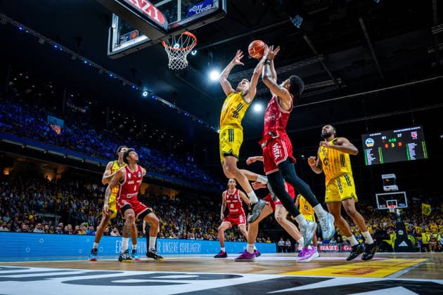Basketball Berlin 019 06 2026 Season 2025 2026 EasyCredit BBL 1 Bundesliga Men, Men Playoffs Semifinal Game 5 Alba Berlin BMA365 Bamberg Baskets Sam Griesel Alba Berlin, No 05 Ibrahim Watson Boye Bamberg, No 02 Ibrahim Watson