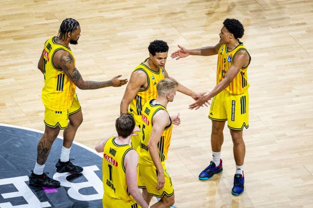 Basketball Berlin 019 06 2026 Season 2025 2026 EasyCredit BBL 1 Bundesliga Men, Men Playoffs Semifinal Game 5 Alba Berlin BMA365 Bamberg Baskets Alba Jubel J wan Roberts Alba Berlin, No 13 Michael Rataj Alba Berlin, No 21 Mike Jack Kayil Alba Berlin, No 07 Sam Griesel Alba Berlin, No 05 Justin Bean Alba Berlin, No 34