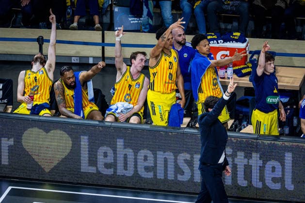 Basketball Berlin 019 06 2026 Season 2025 2026 EasyCredit BBL 1 Bundesliga Men, Men Playoffs Semifinal Game 5 Alba Berlin BMA365 Bamberg Baskets Alba Cheers Malte Delow Alba Berlin, No 06 J wan Roberts Alba Berlin, No 13 Moses Wood Alba Berlin, No 11 Michael Rataj Alba Berlin, No 21 Mike Jack Kayil Alba Berlin, No 07 Bennet Hundt Alba Berlin, No 33 Pedro Calles Alba Berlin, Coach