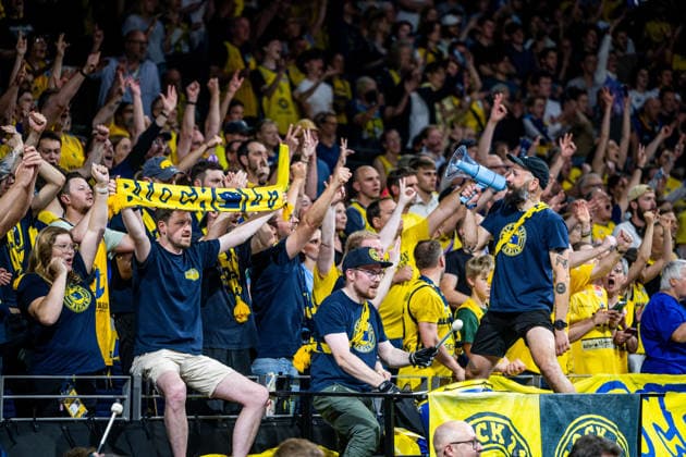 Basketball Berlin 019 06 2026 Season 2025 2026 EasyCredit BBL 1 Bundesliga Men, Men Playoffs Semifinal Game 5 Alba Berlin BMA365 Bamberg Baskets Alba wins Game 5 Cheering Fans Block 212