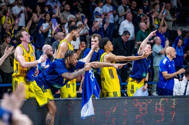 Basketball Berlin 019 06 2026 Season 2025 2026 EasyCredit BBL 1 Bundesliga Men, Men Playoffs Semifinals Game 5 Alba Berlin BMA365 Bamberg Baskets Alba wins Game 5 Cheers J wan Roberts Alba Berlin, No 13 and others